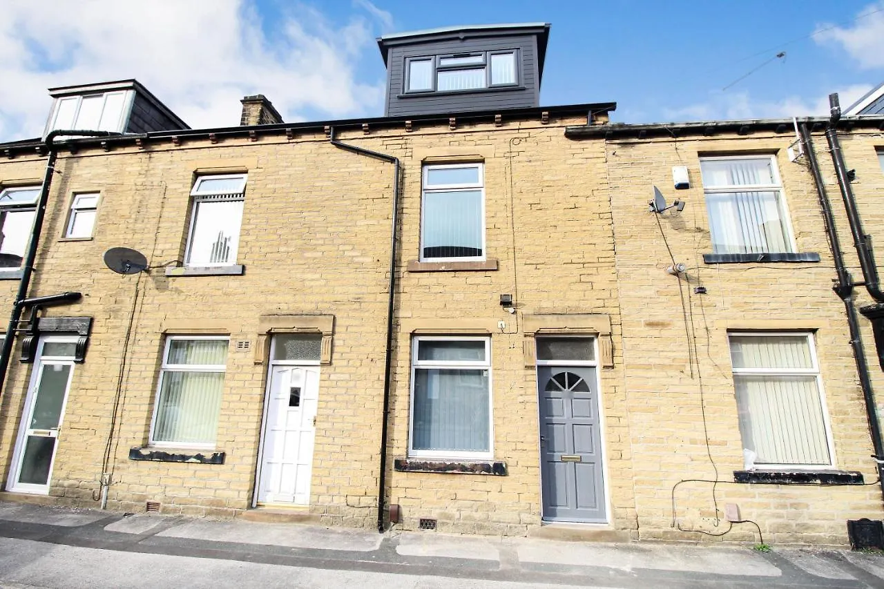 Holiday home Remarkable 4-Bed House In Bradford United Kingdom