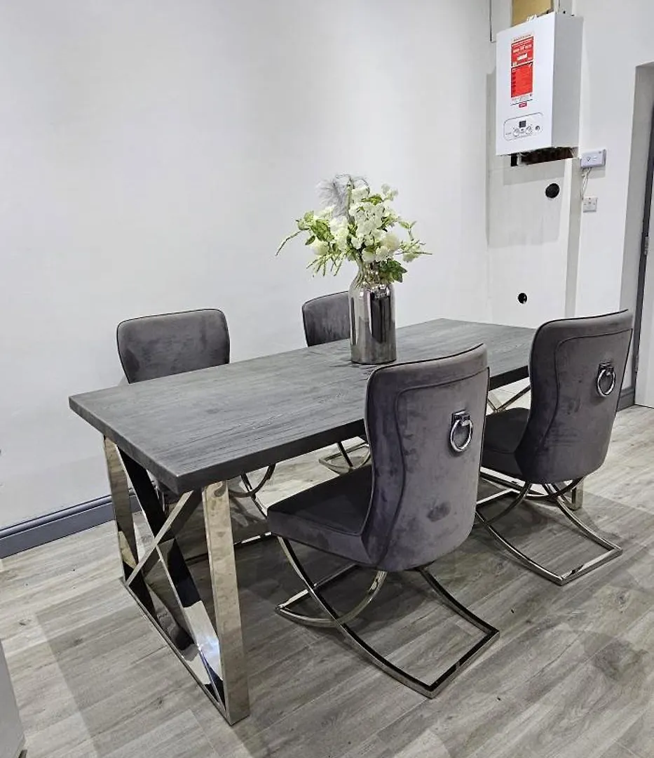 Remarkable 4-Bed House In Bradford Bradford (West Yorkshire)