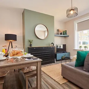 Holiday home 10 Percent Off - 3 Nights - Leeds - Bradford - Free Parking, Bradford (West Yorkshire)
